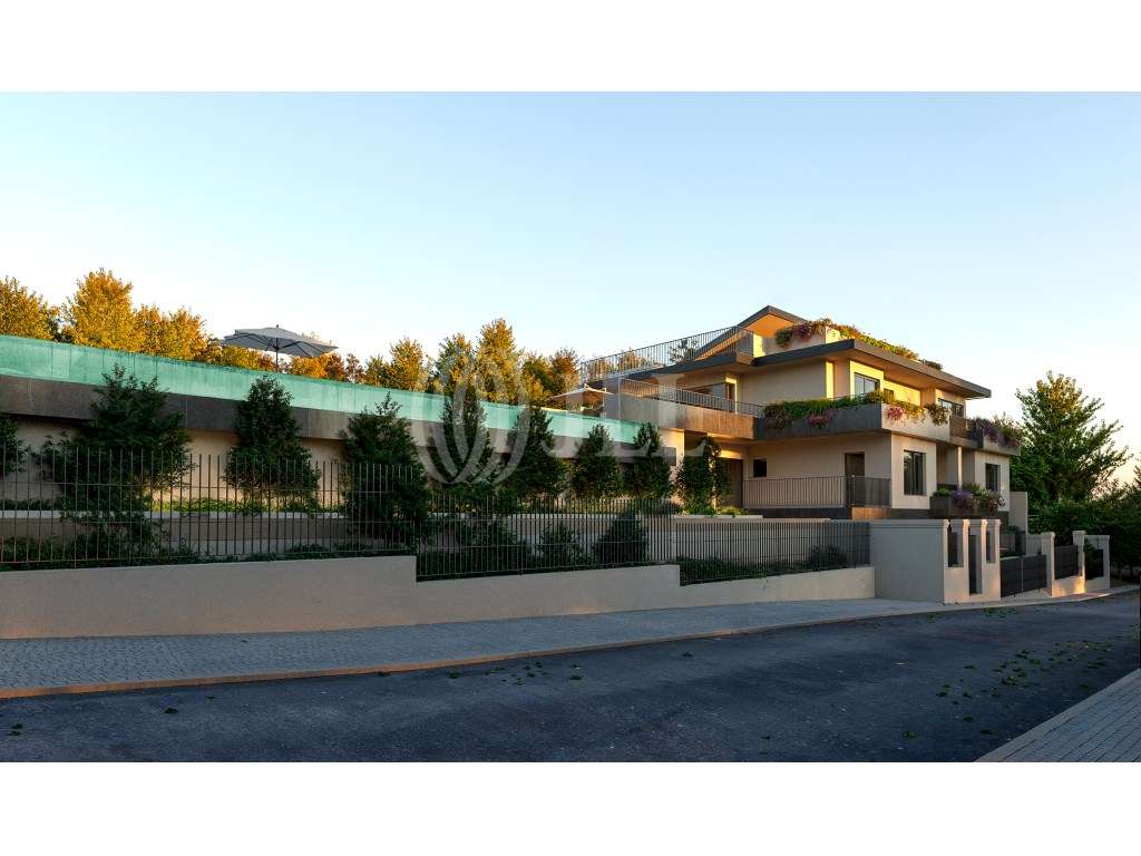 Moradia T5 com jardim e piscina em Queijas Oeiras - Grande imagem: 2/17