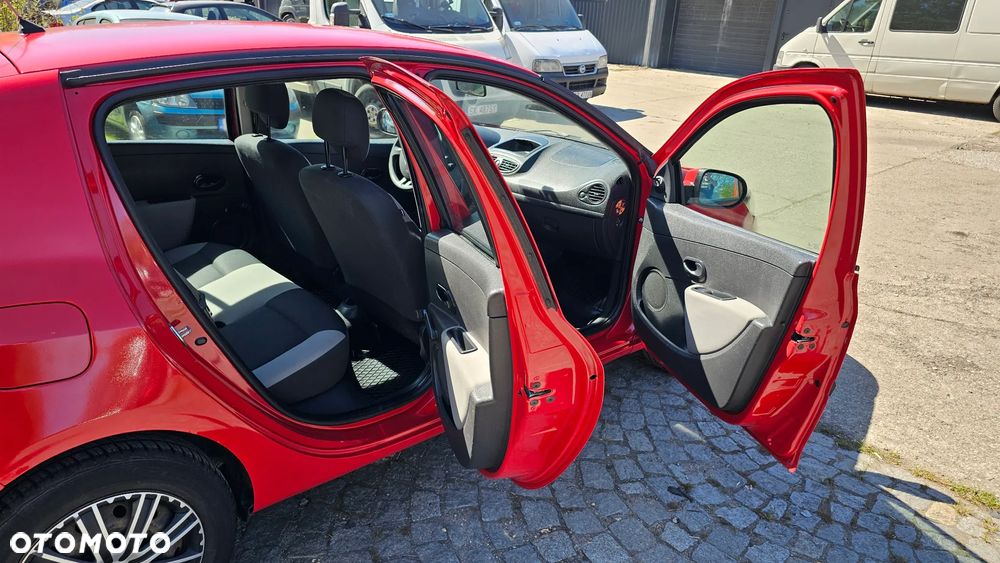 Renault Clio 1.2 16V Bioetanol Alize - 11