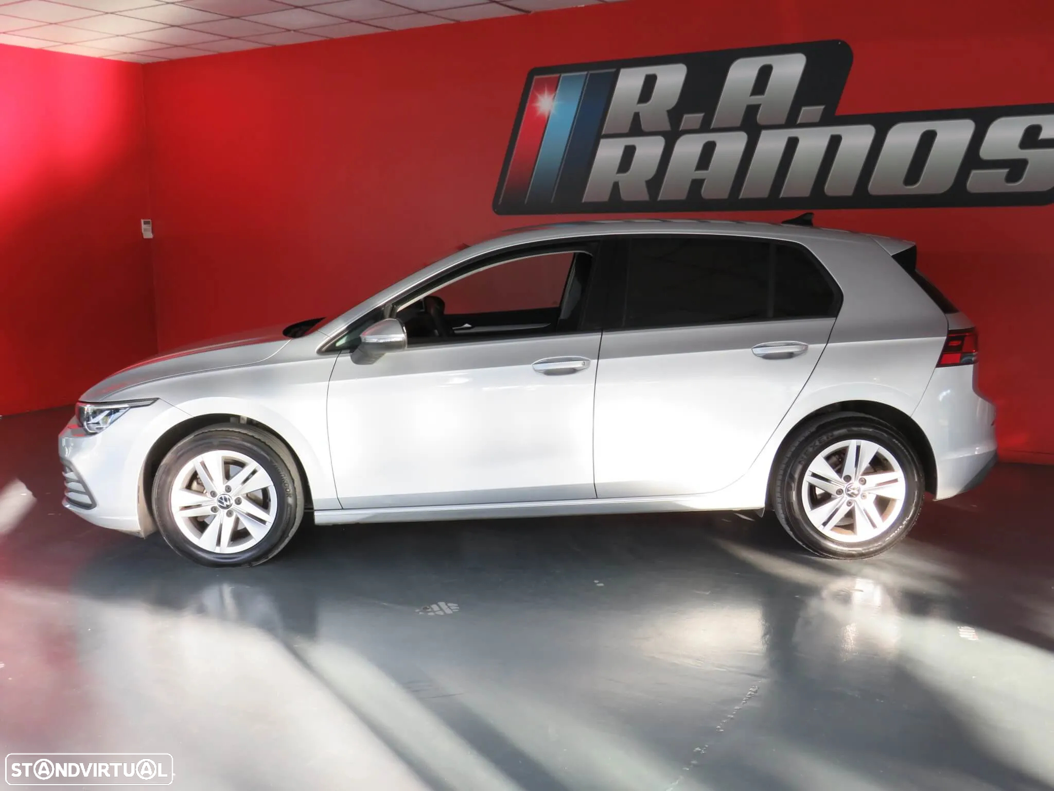 VW Golf 1.0 eTSI Life DSG - 9