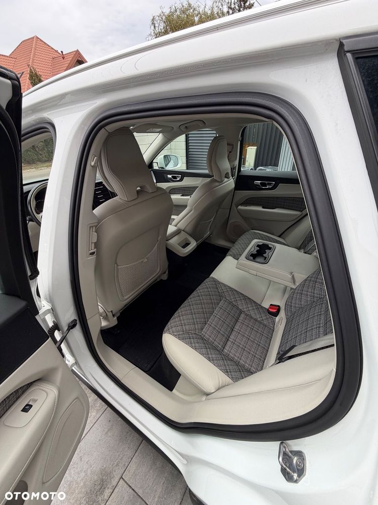 Volvo XC 60 D4 Momentum - 9