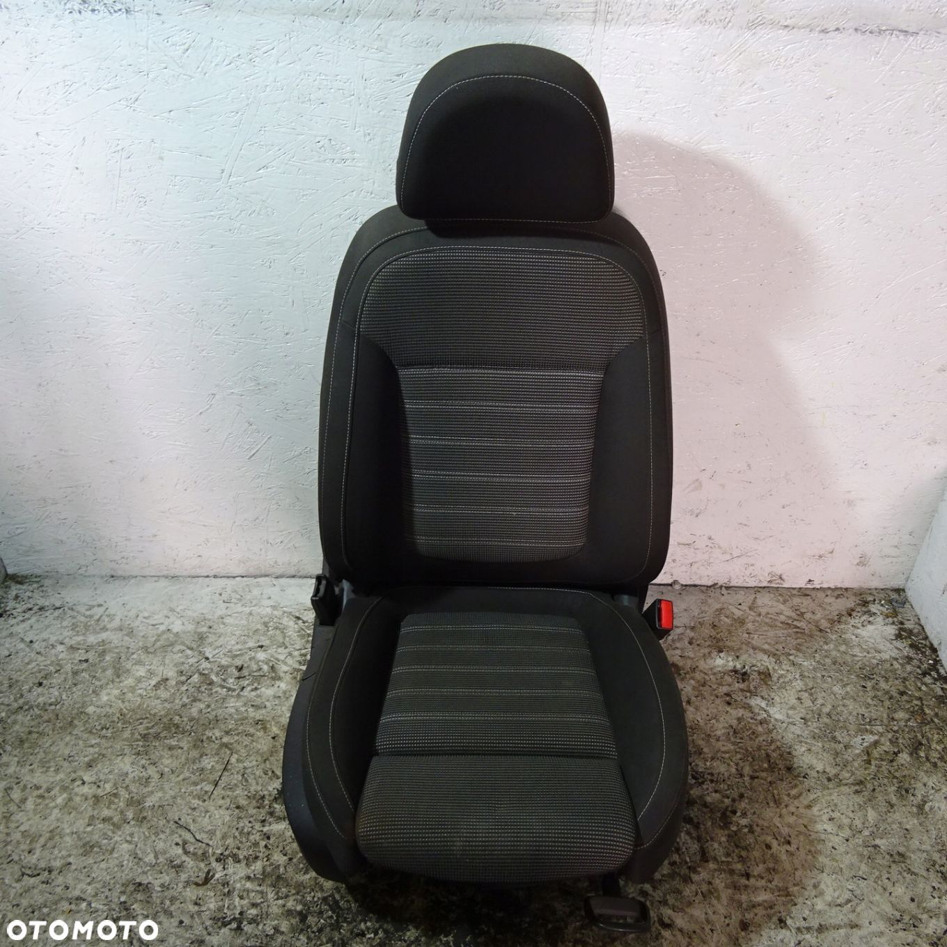OPEL INSIGNIA A FOTEL PRZÓD PRAWY PASAŻERA - 1