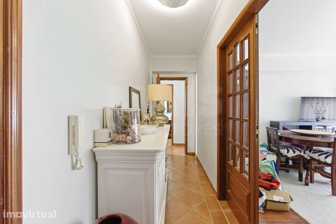 Apartamento T3 com quintal e garagem para 2 carros - Grande imagem: 3/34
