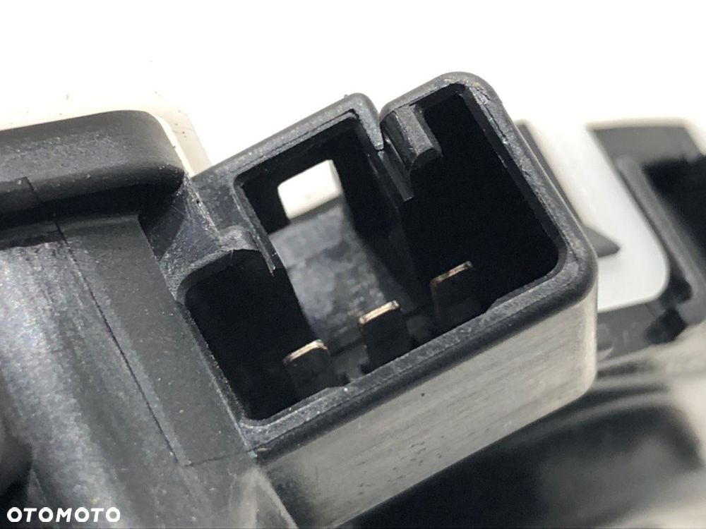 ZAMEK KLAPY TYŁ  MAZDA 2 (DL, DJ) 2014 - 2022 1.5 SKYACTIV-G 66 kW [90 KM] benzyna 2014 - 2017 - 4