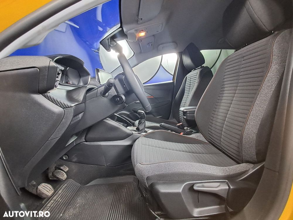 Peugeot 208 - 10