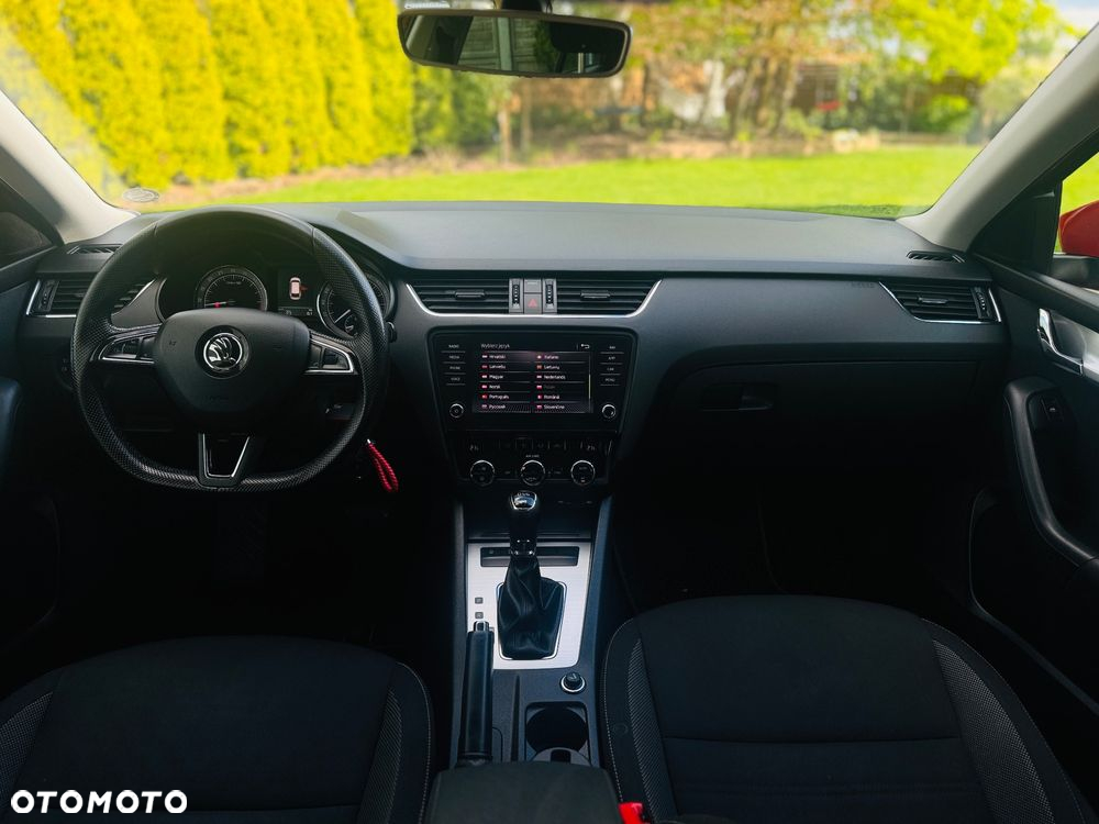 Skoda Octavia Combi 1.6 TDI DSG Premium Edition - 6