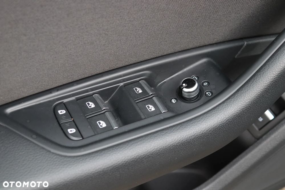 Audi A4 Avant 35 TFSI S tronic - 16