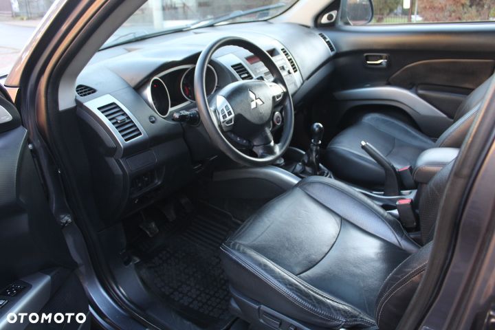 Mitsubishi Outlander - 10