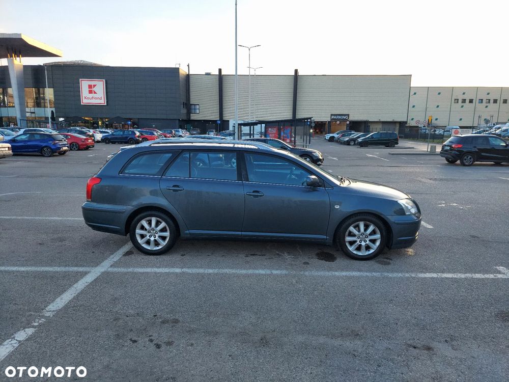 Toyota Avensis - 6
