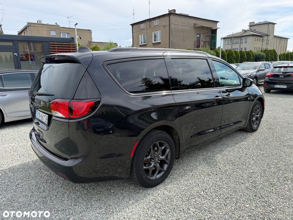 Chrysler Pacifica - 20