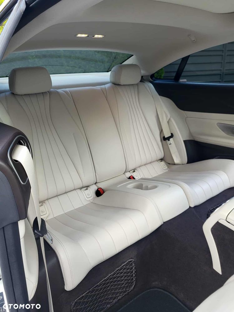 Mercedes-Benz Klasa E 400 4-Matic 9G-TRONIC - 16