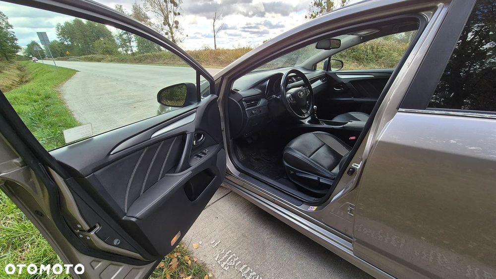 Toyota Avensis 1.8 Prestige - 19