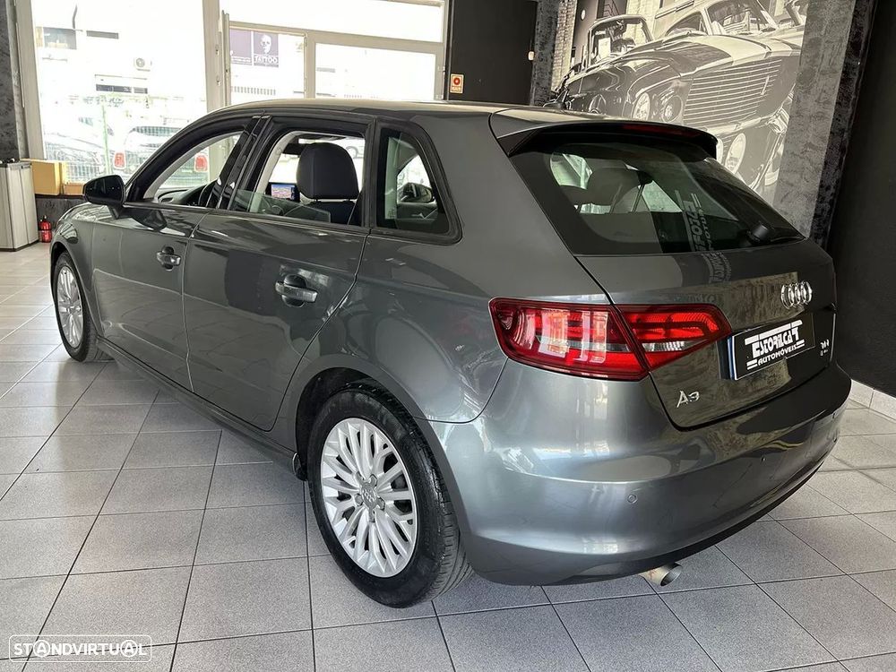Audi A3 Sportback 1.6 TDI Attraction Ultra - 4