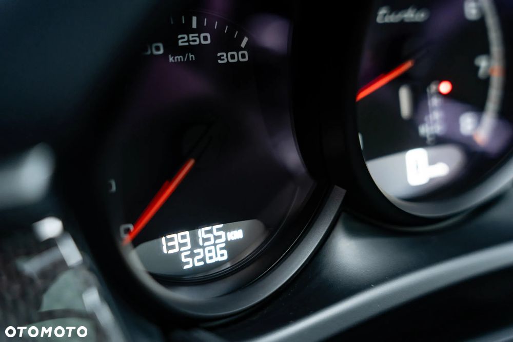 Porsche Macan Turbo PDK - 27