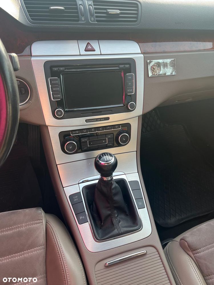 Volkswagen Passat 2.0 TDI DPF Highline - 8