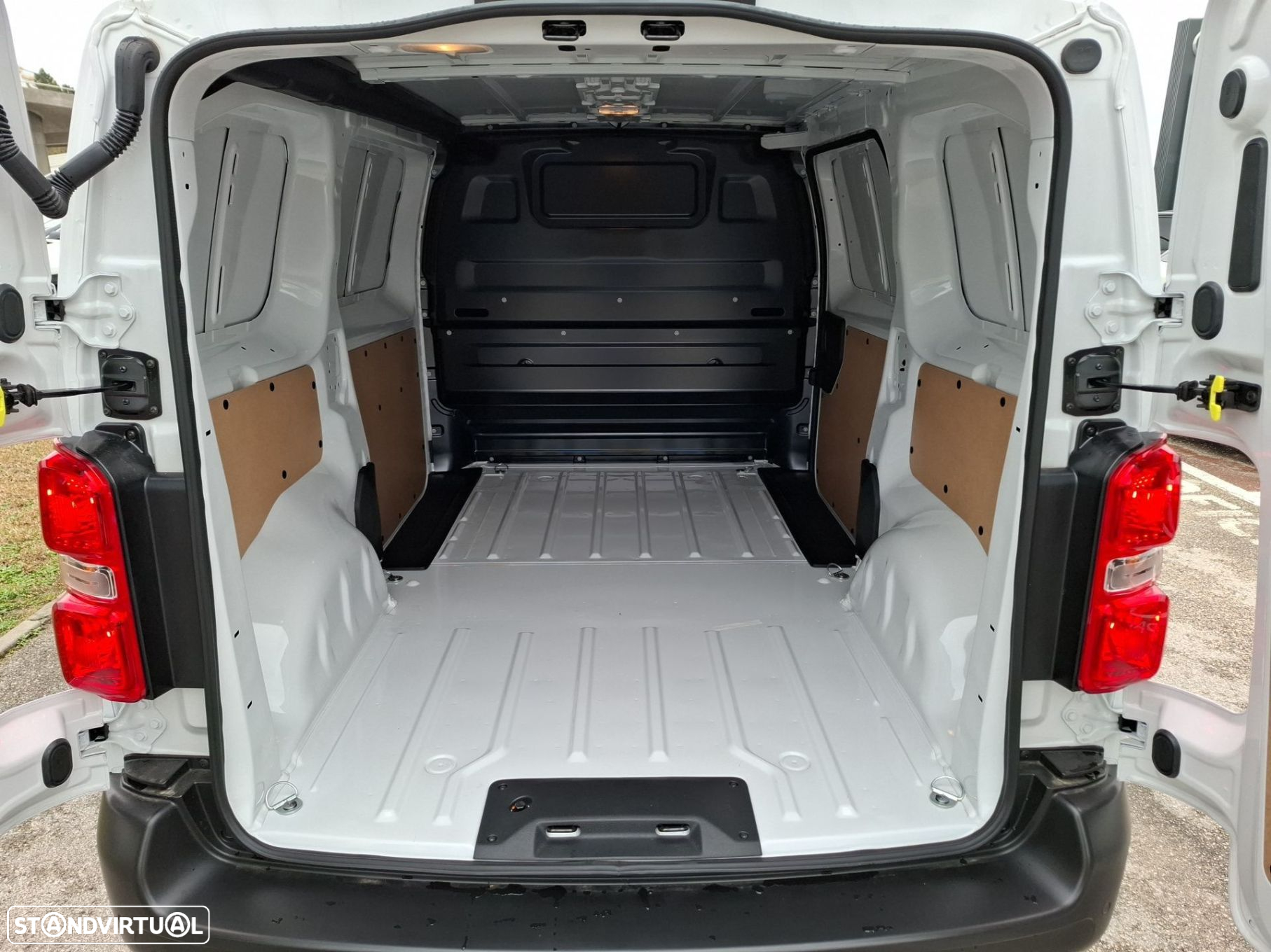 Opel Vivaro Vivaro Cargo. L2. 1.5D 120 S&S BVM6 - 7