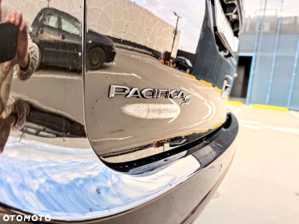 Chrysler Pacifica - 16