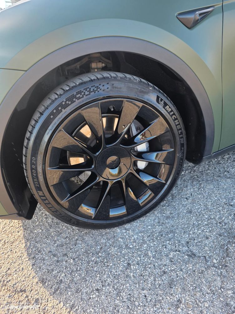 Tesla Model Y Long Range Dual Motor AWD - 4