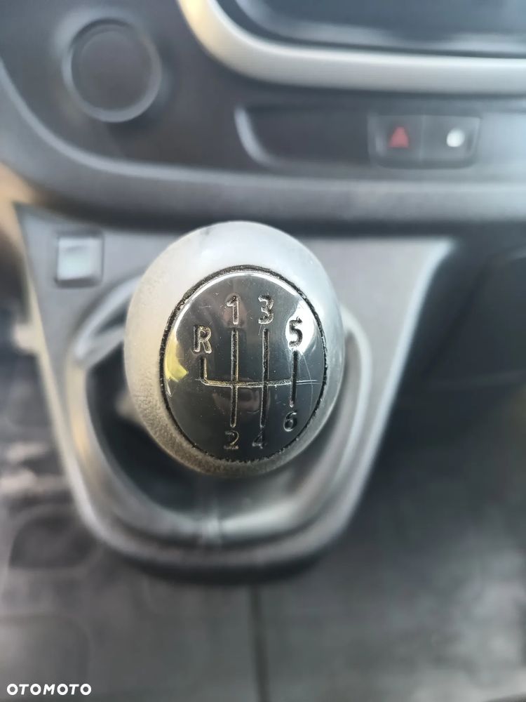 Renault Trafic L2H1 1.6 diesel 145kM 2018rok WEBASTO, CZUJNIKI PARKOWANIA, HAK, NIEWIELKI PRZEBIEG stan BDB, BEZWPADKOWY! - 38