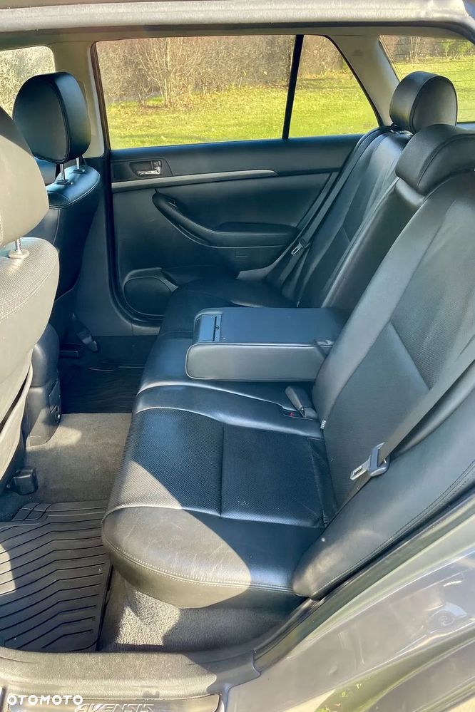Toyota Avensis - 9
