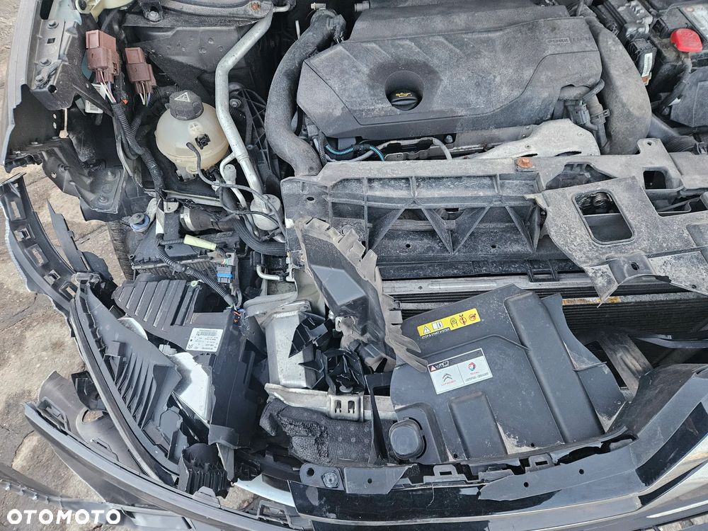 Citroën C5 Aircross 1.6 PureTech Live EAT8 - 9