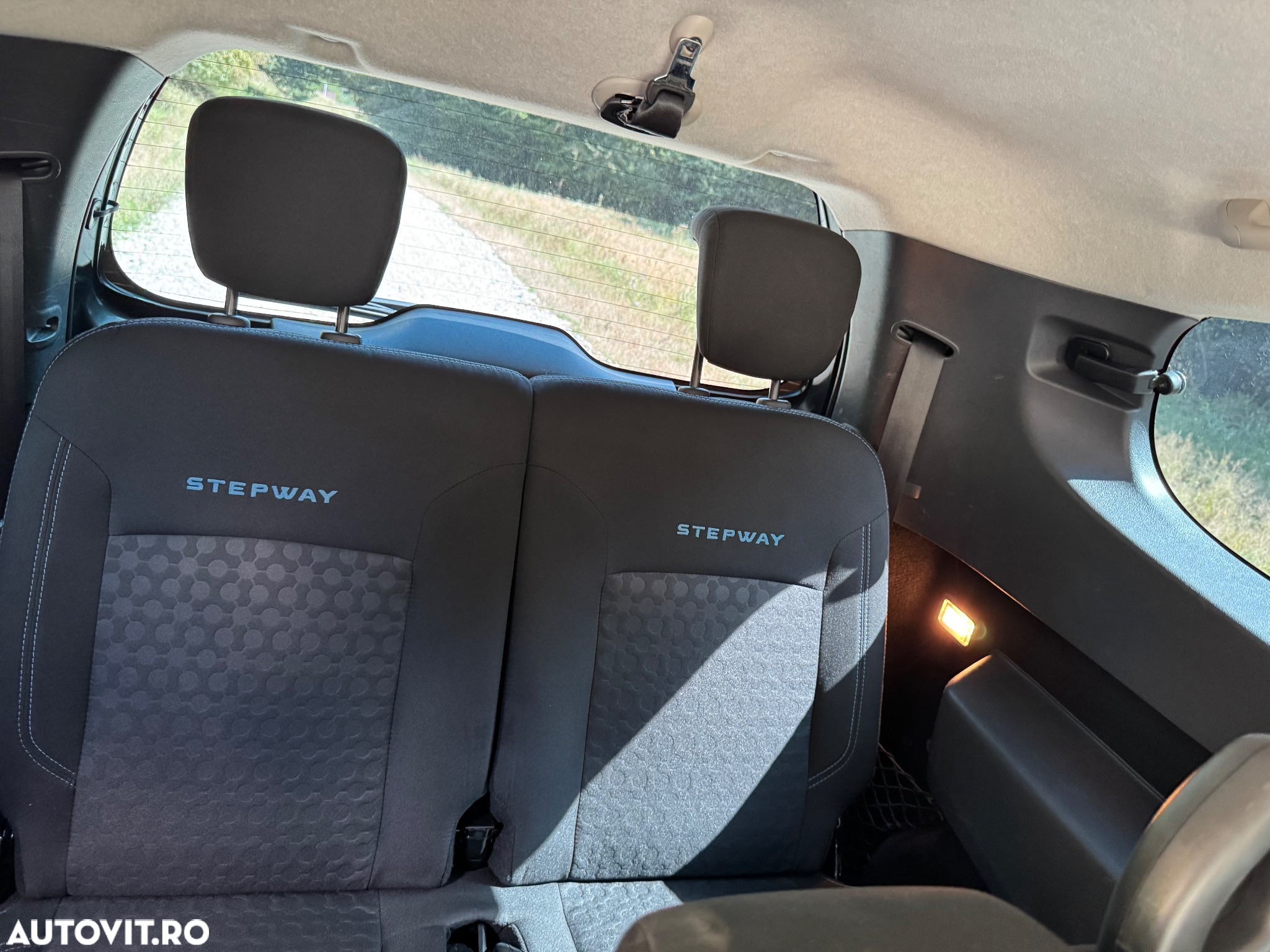 Dacia Lodgy 1.5 dCi 109 CP Stepway - 9