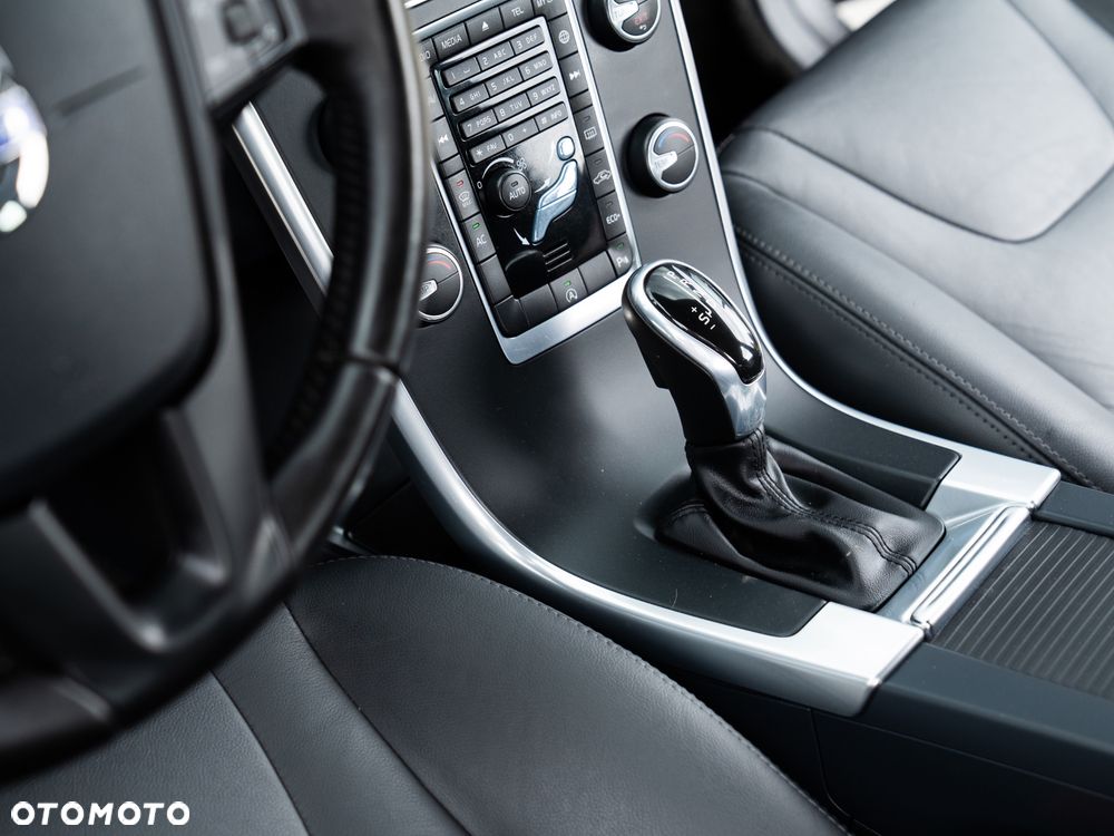 Volvo XC 60 D3 Geartronic Kinetic - 27