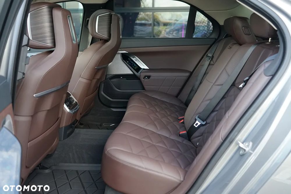 BMW Seria 7 740d xDrive mHEV sport - 33
