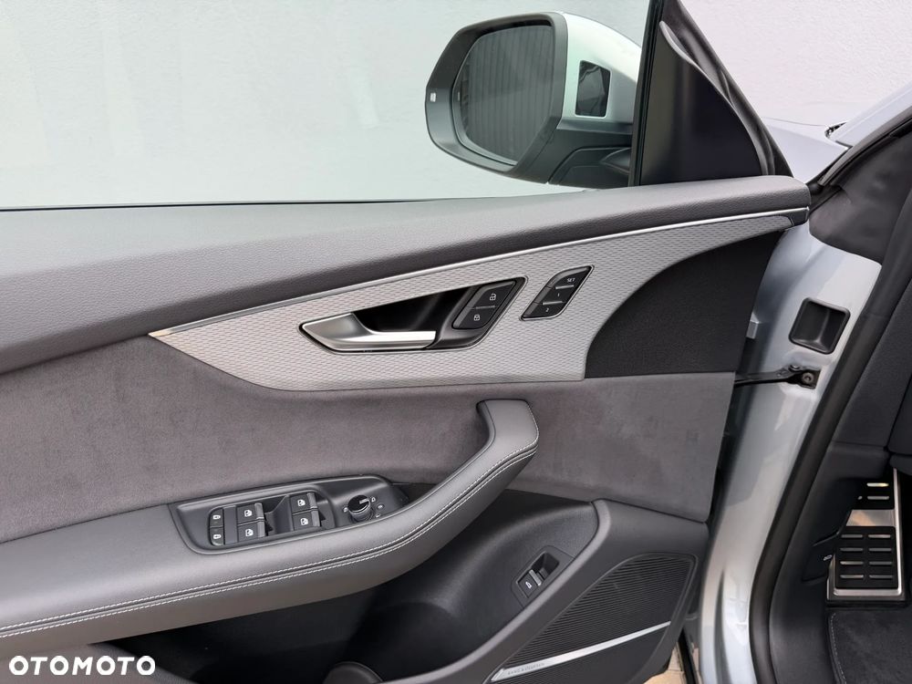 Audi SQ8 - 25