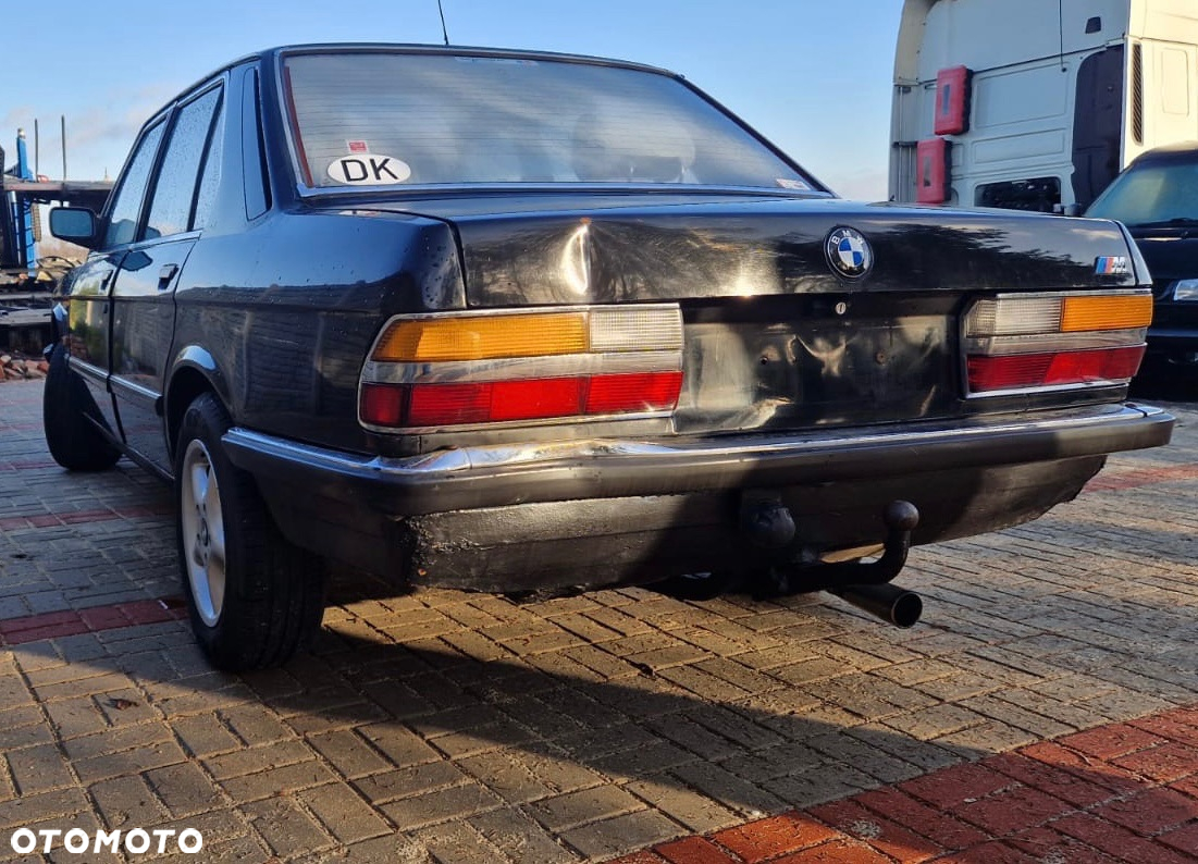 BMW Seria 5 518 i - 6