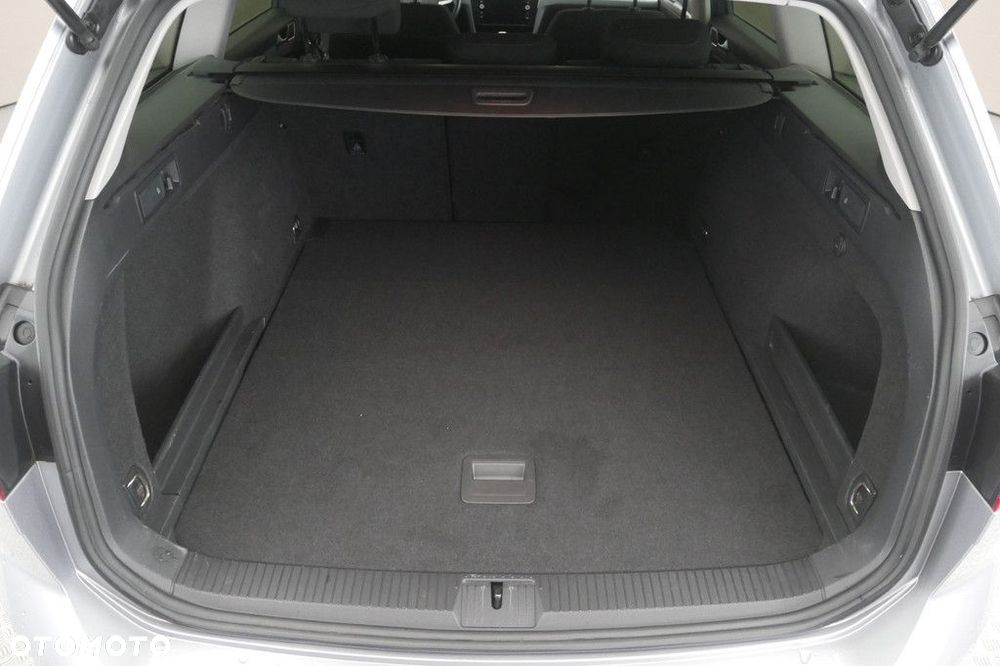 Volkswagen Passat Variant 2.0 TDI EVO Business - 16