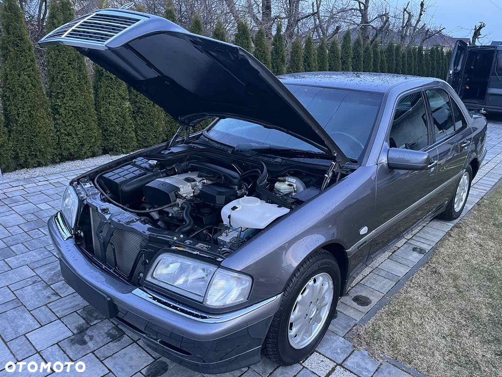 Mercedes-Benz Klasa C 180 Classic - 20