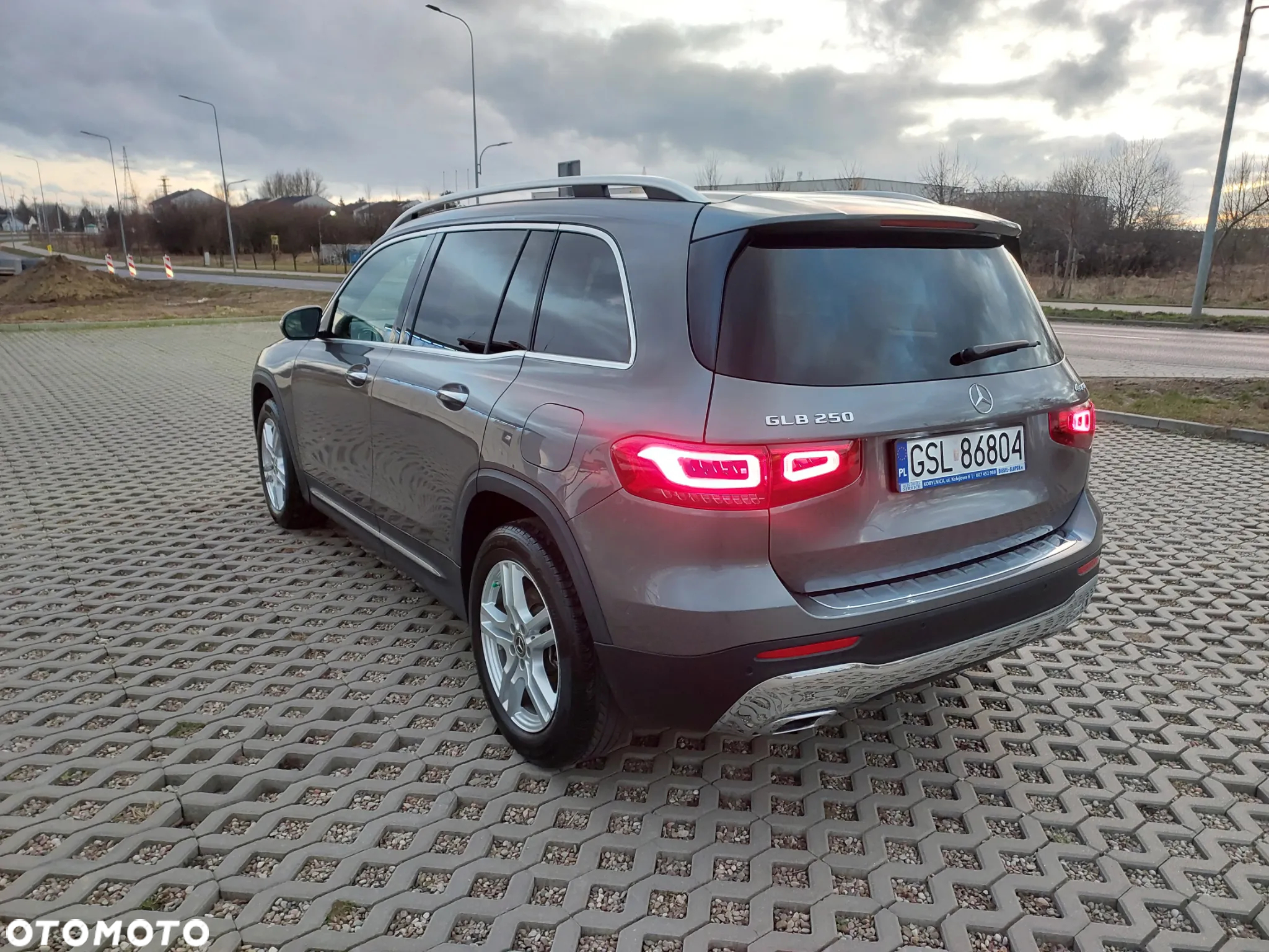 Mercedes-Benz GLB 250 4-Matic 8G-DCT - 5