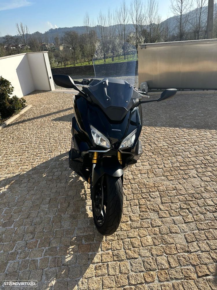 Honda Forza maxi scooter - 3