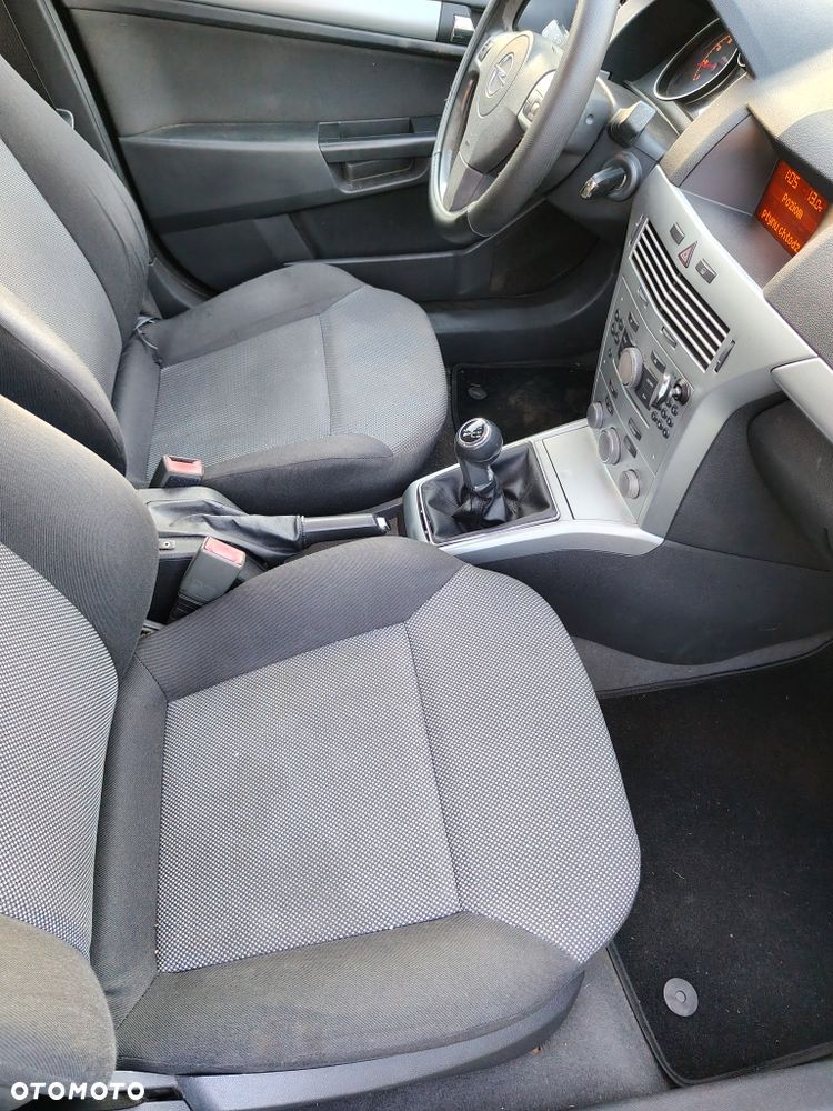 Opel Astra 2009 photo 4