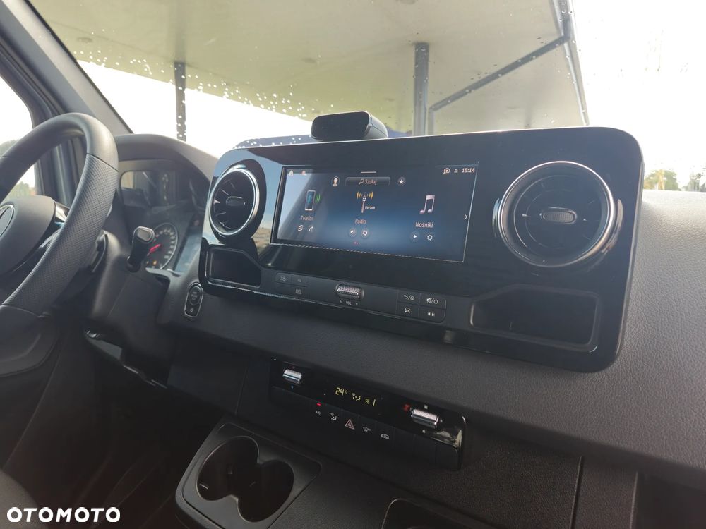 Mercedes-Benz Sprinter - 14