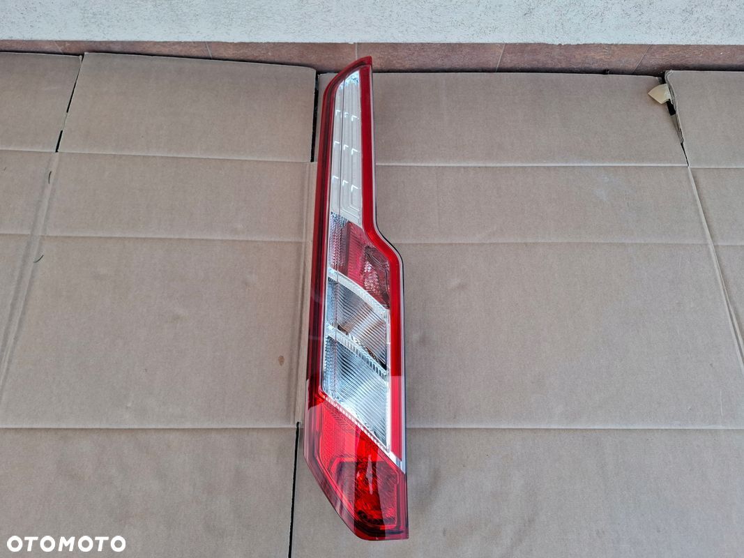 LAMPA TYLNA FORD TRANSIT CUSTOM ORYGINAŁ ŁADNY STAN - 1