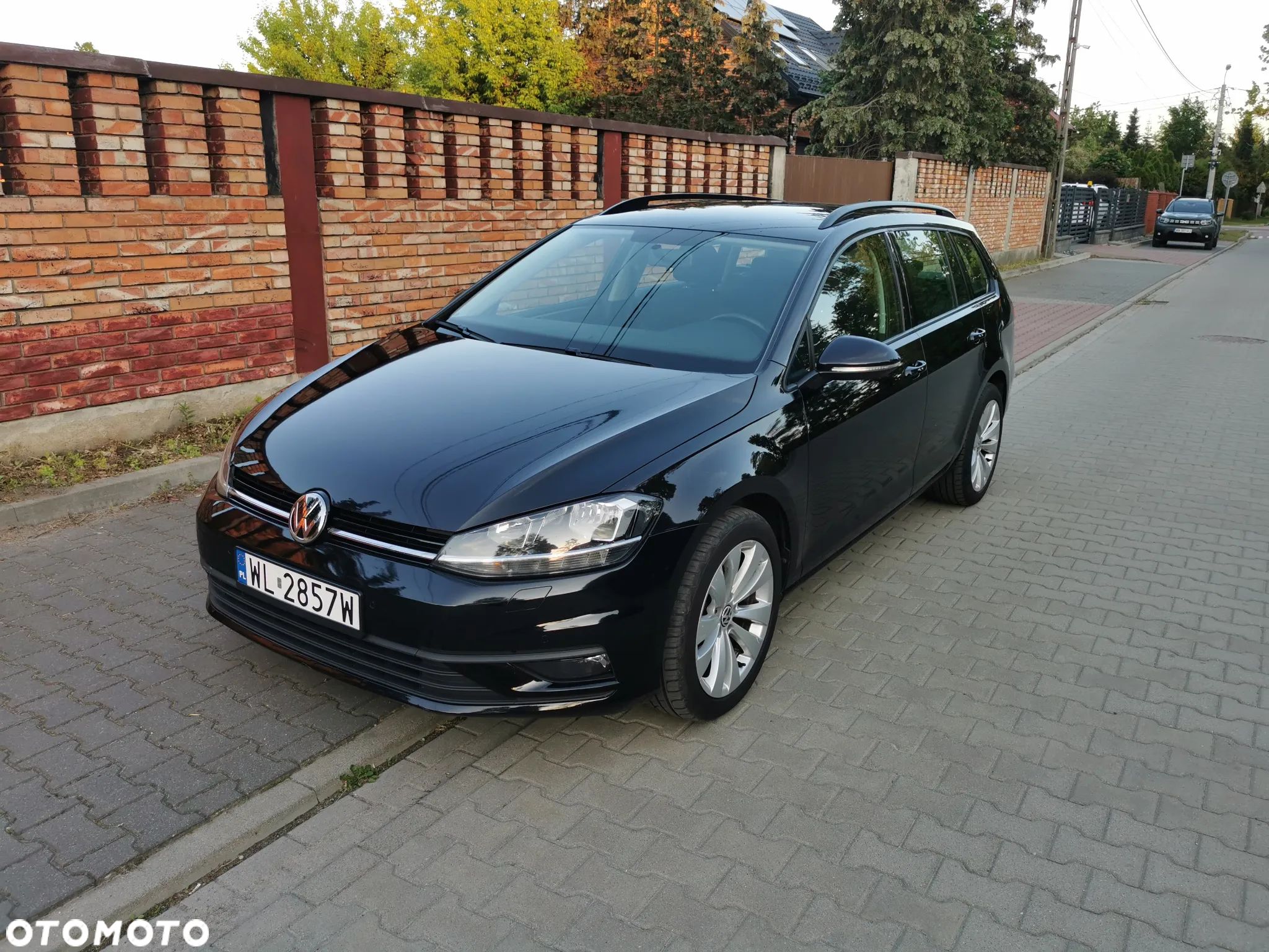 Volkswagen Golf - 1