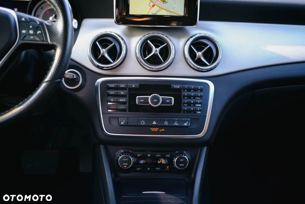 Mercedes-Benz GLA 200 7G-DCT Urban - 28