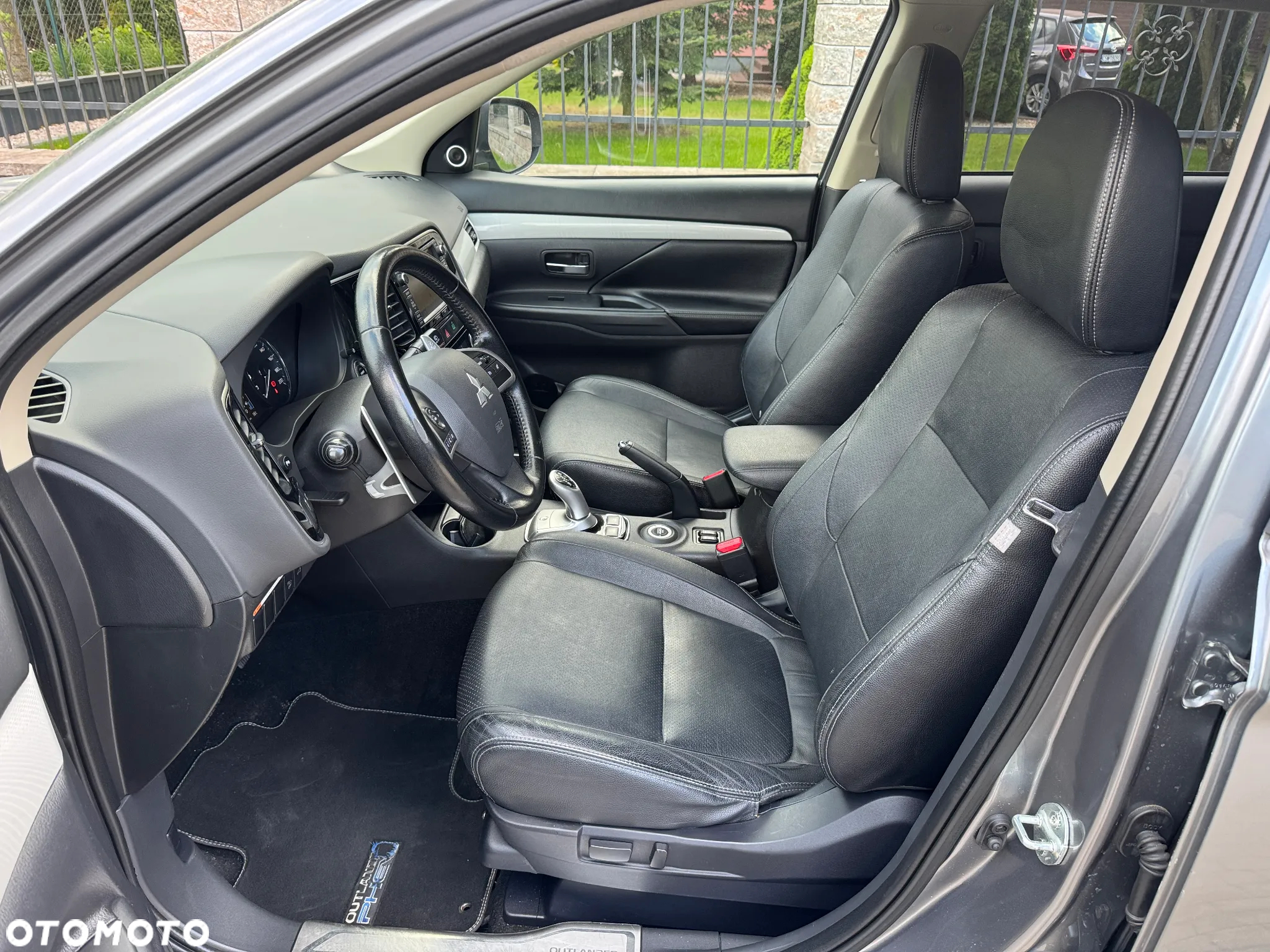 Mitsubishi Outlander PHEV Instyle NAVI + - 11
