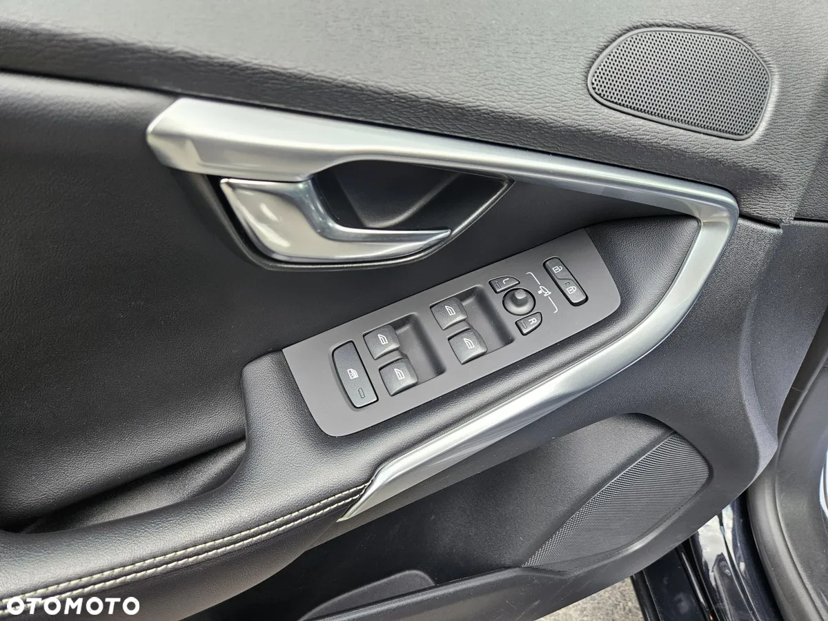 Volvo V40 D2 R-Design - 24