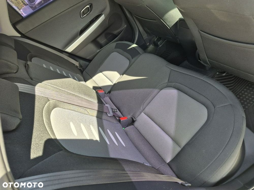 Kia Ceed - 14