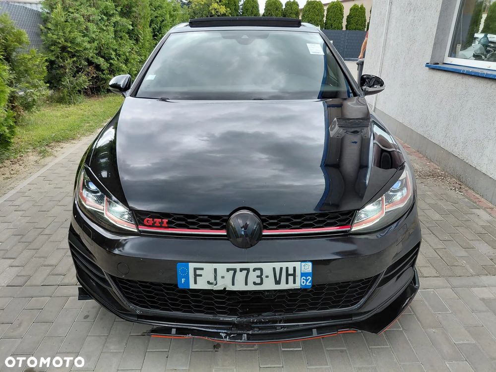Volkswagen Golf - 1