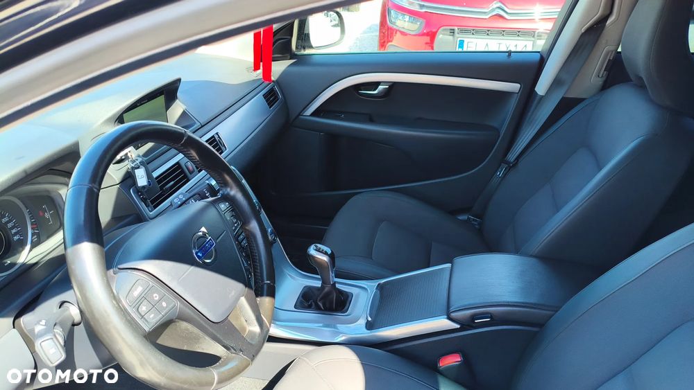 Volvo V70 D2 Momentum - 6