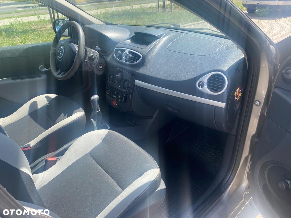 Renault Clio 1.2 16V Wind - 13