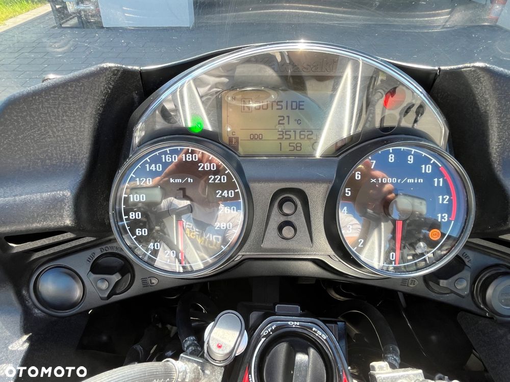 Kawasaki GTR - 16