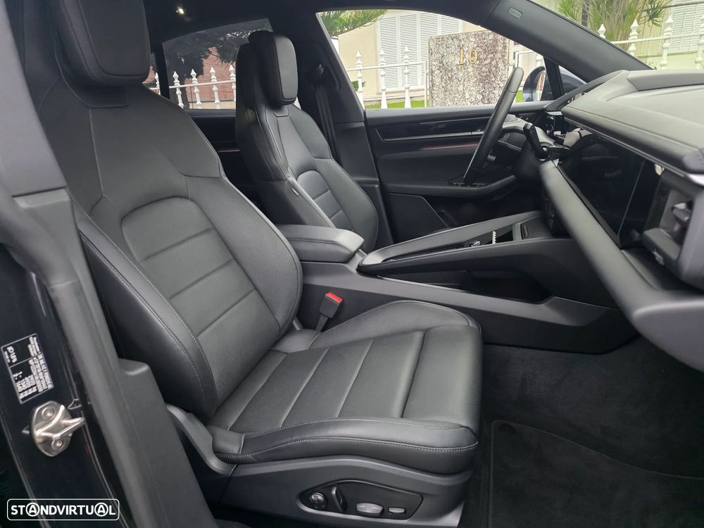 Porsche Macan Electric 4 - 12