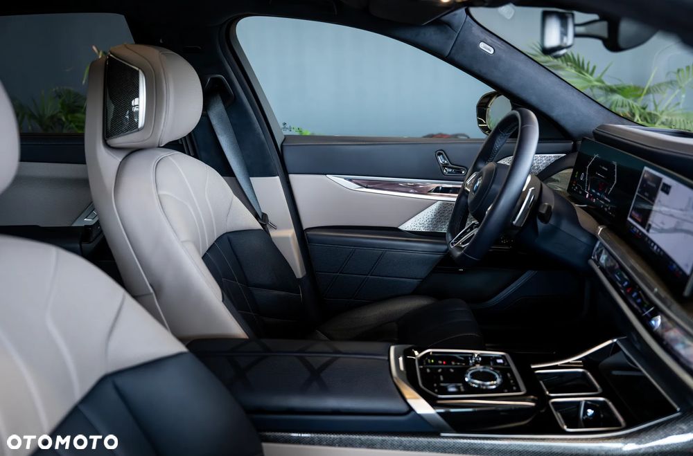 BMW Seria 7 740d xDrive sport - 34