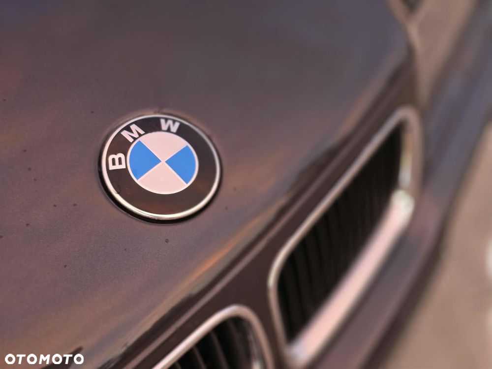 BMW Seria 3 325i - 16