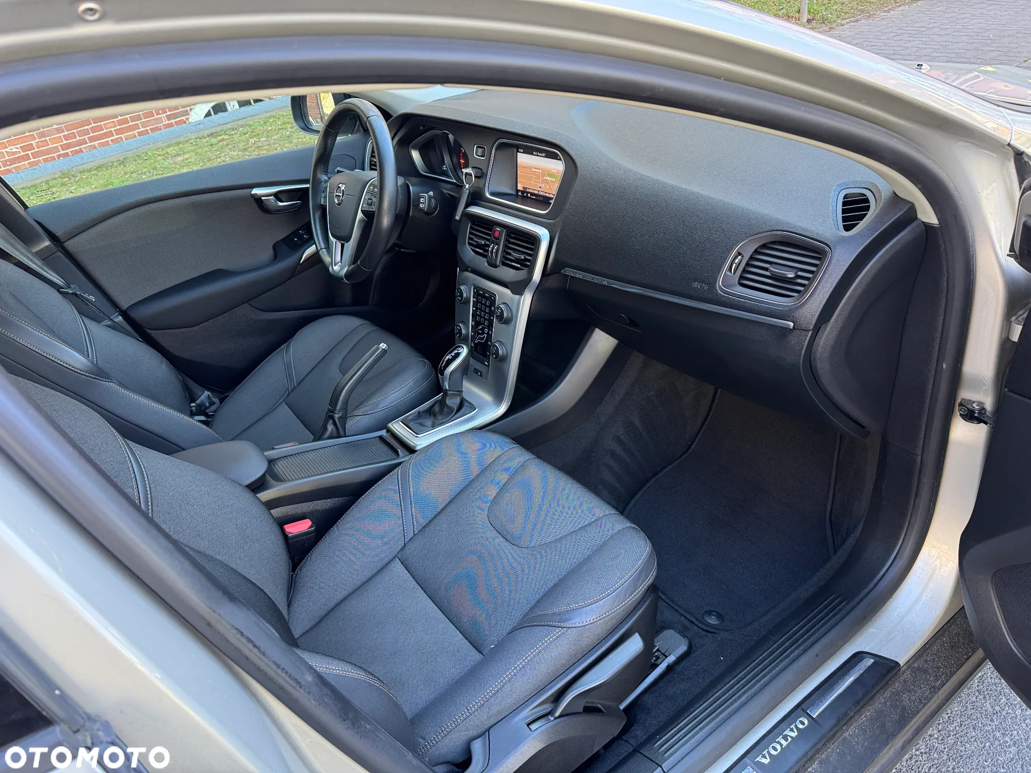 Volvo V40 Cross Country T3 Drive-E Momentum - 9