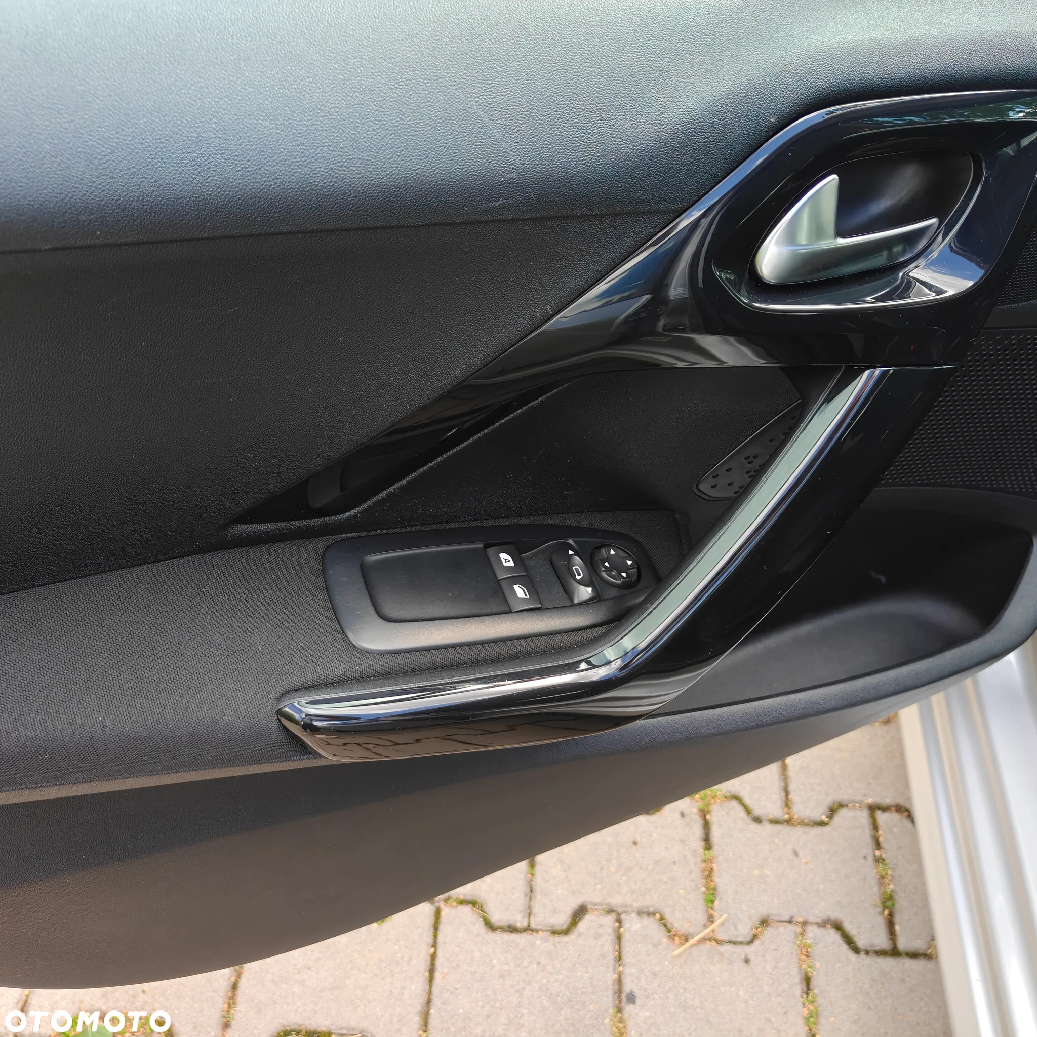 Peugeot 208 - 17